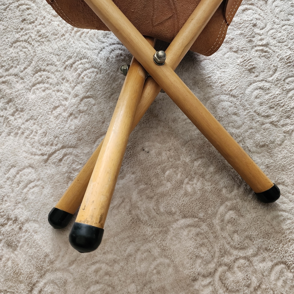 Vintage Leather Tripod Stool with Horse Design Hand Tooled - Picture 5 of 12